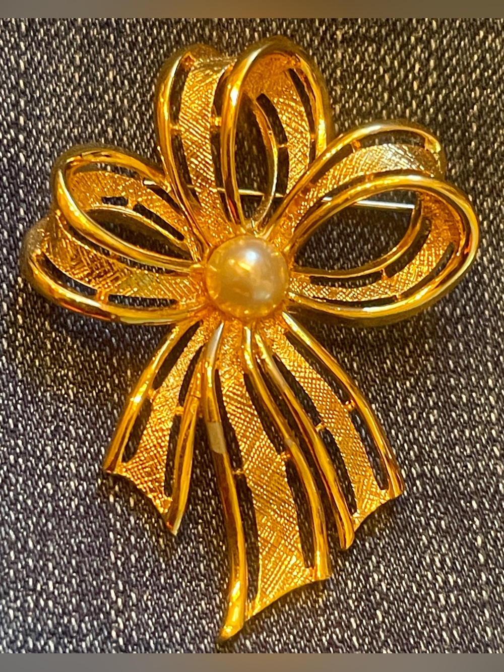 Napier Brushed Gold-Tone and Faux Pearl Ribbon Bow Brooch Vtg Pin 2.25” x 1.5”